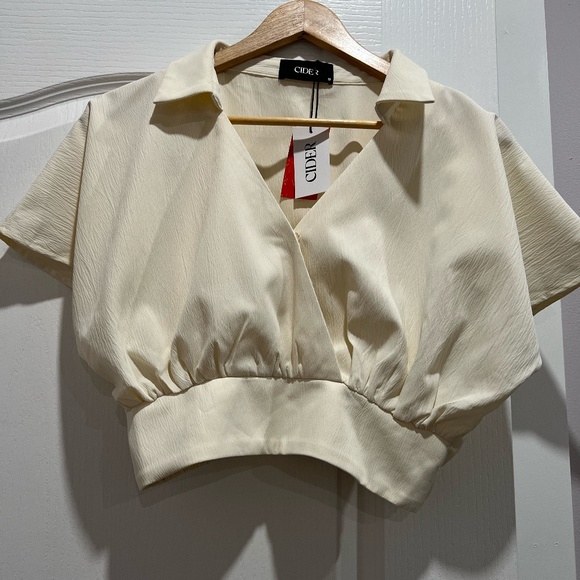 Cider Cream Coloured Collared Cropped Blouse - Picture 1 of 2
